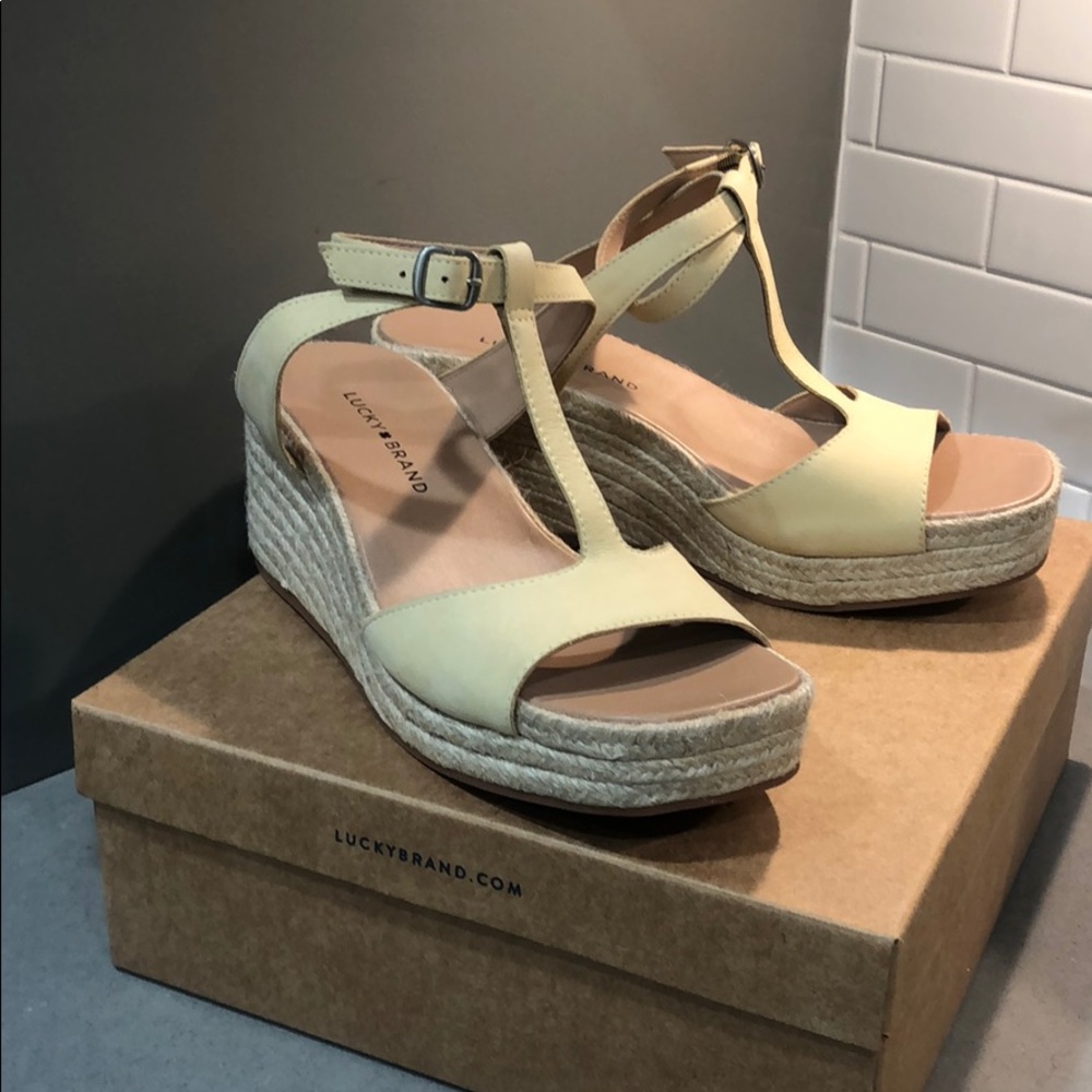 NEW women’s Lucky Brand Valki sandals